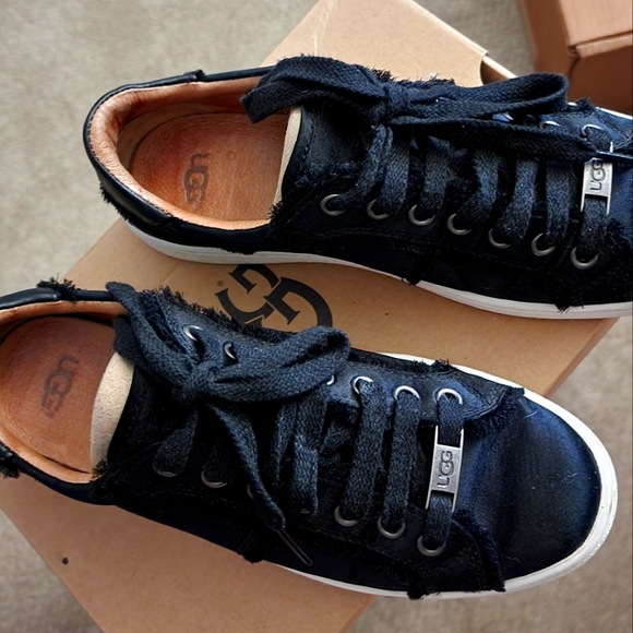 Ugg brand women's low top sneakers in black, size 8 - Picture 2 of 5